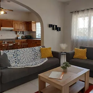 Nr41 - Close To Village Centre, Promenade, Shops & Restaurants Apartment